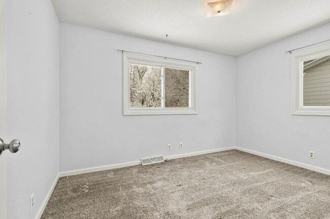 Building Photo - 1417 Starview Dr