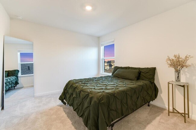 Building Photo - 737 Leeward Pass
