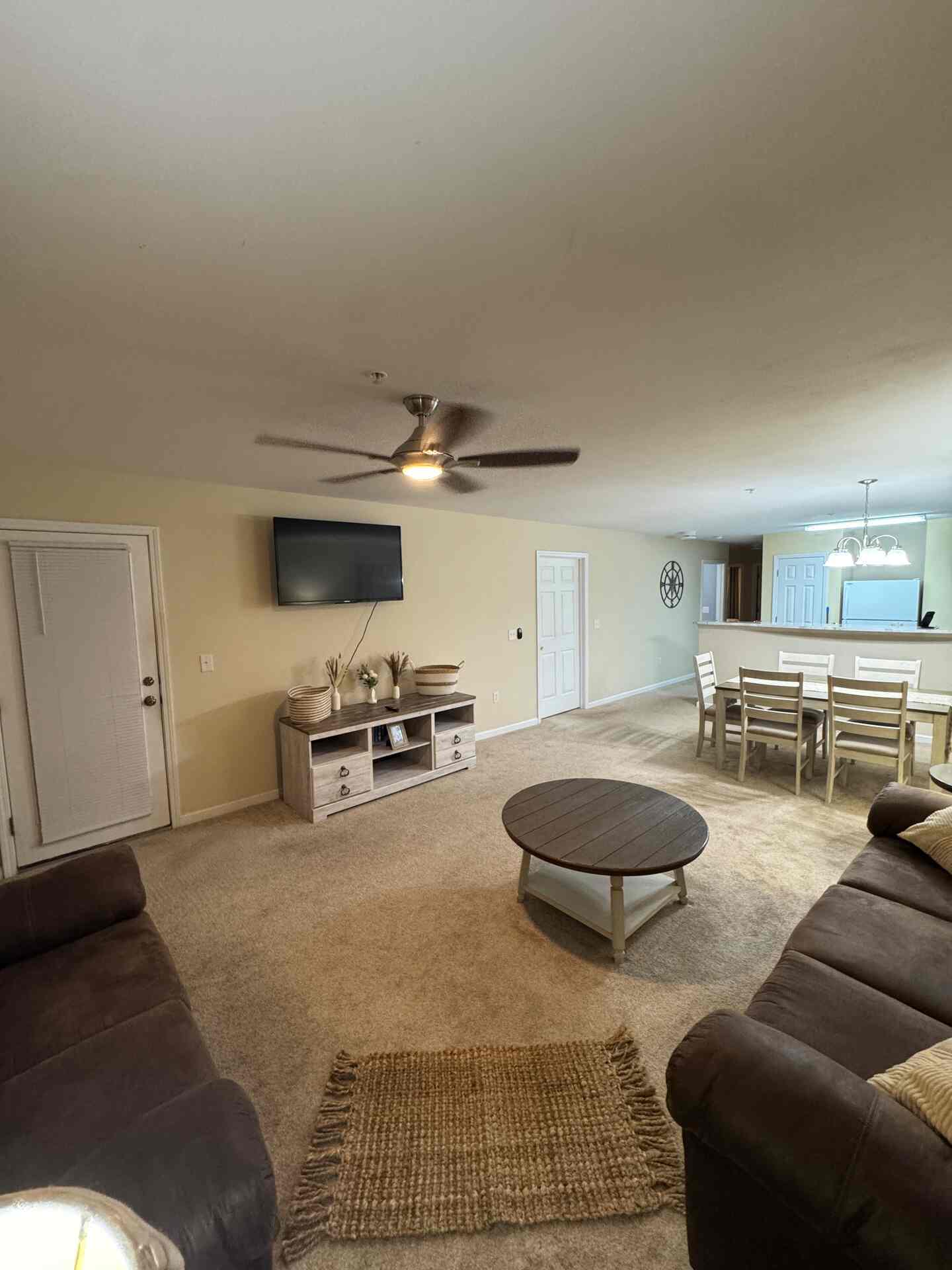 Building Photo - 1234 River Oaks Dr