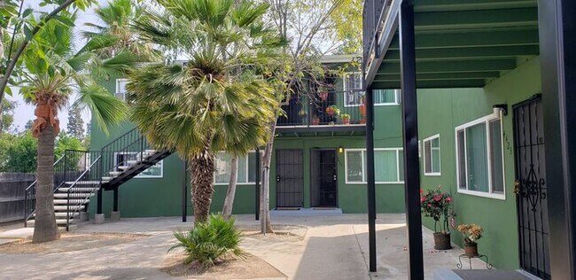 Building Photo - $1000 Move In Holiday Special!! La Mesa 2b...