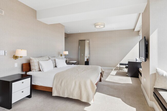 Building Photo - 706 Mission St