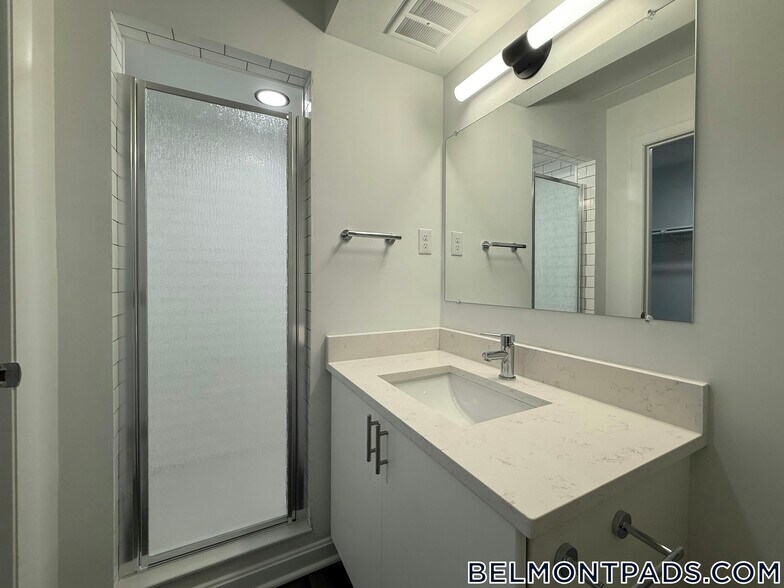 Building Photo - 53 Hill Rd