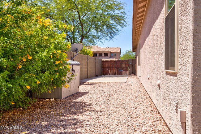 Building Photo - 2222 W Morse Ct