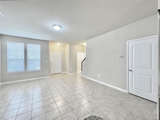 Building Photo - 415 Crater Lake Dr