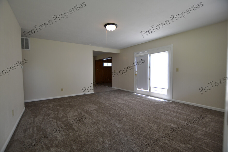 Building Photo - 2315 Birchwood Ln