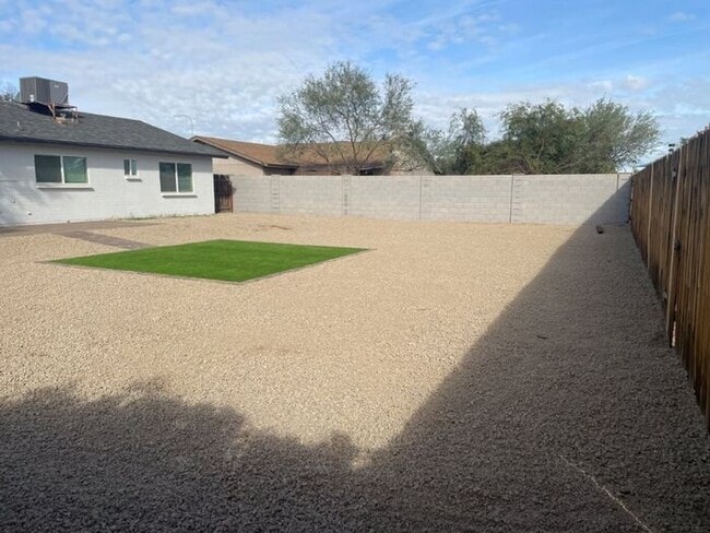 Building Photo - 3831 S Mitchell Dr