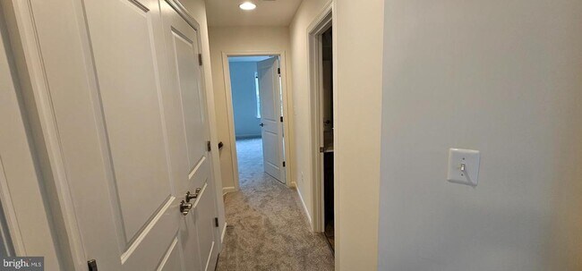 Building Photo - 156 Ironwood Ct