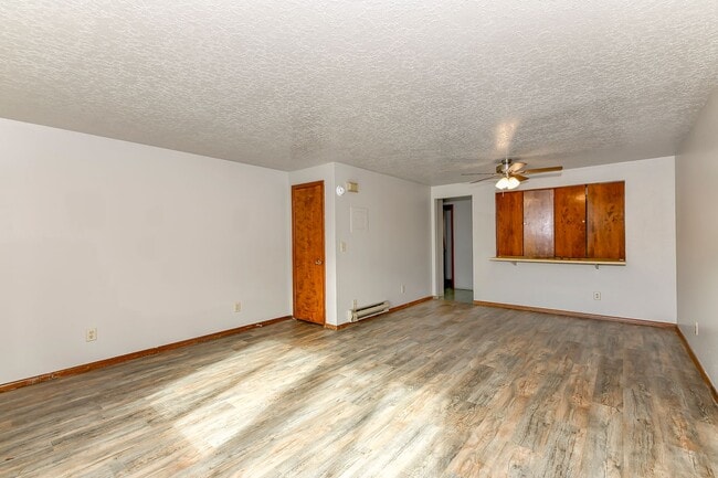 Building Photo - 2 Bedroom 1.5 Bathroom 4 plex