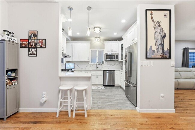 Building Photo - 285 Terrace Ave