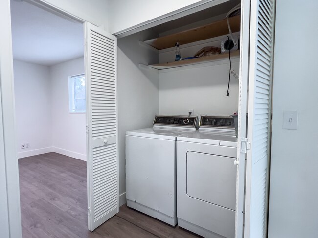 Building Photo - Charming Renovated Ranch 3 Bed + 2 Bath House! Washer & Dryer! Located in Portland's SE Brooklyn ...