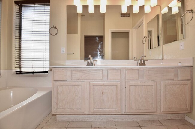 Building Photo - Excellent 4 bed 2 bath Ahwatukee Home!
