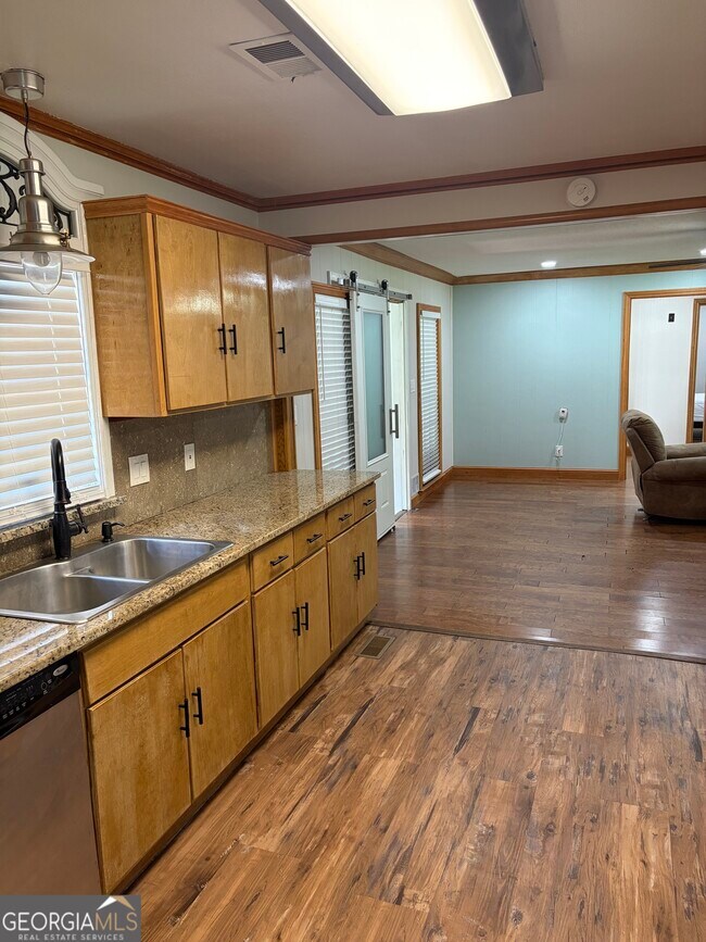 Building Photo - 105 Braemar Dr