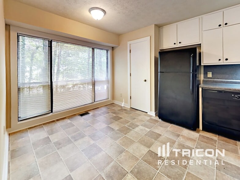 Building Photo - 5054 Stoney Point Ln