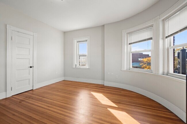 Building Photo - 495 Broadway