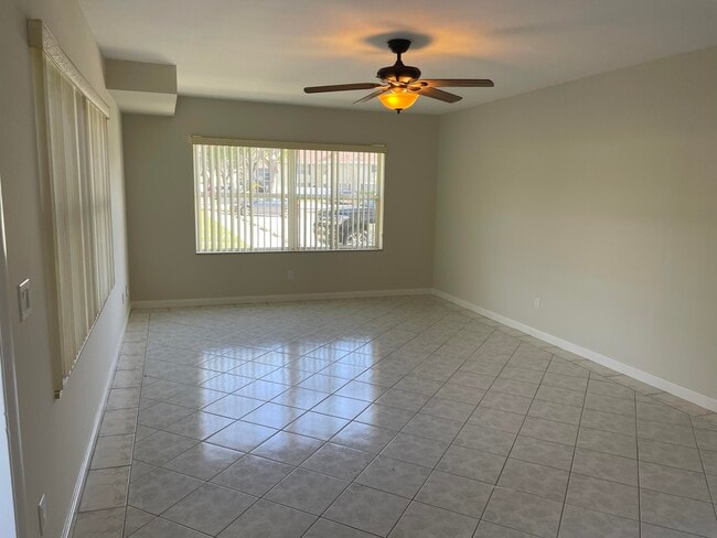 Building Photo - 43 Essex Ct