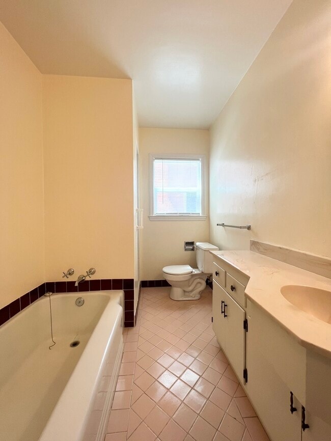 Building Photo - Charming 3 bedroom 2 bath home in Sacramento!