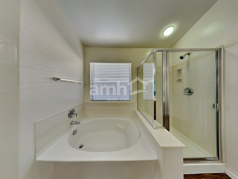 Building Photo - 1926 S 85th Ave