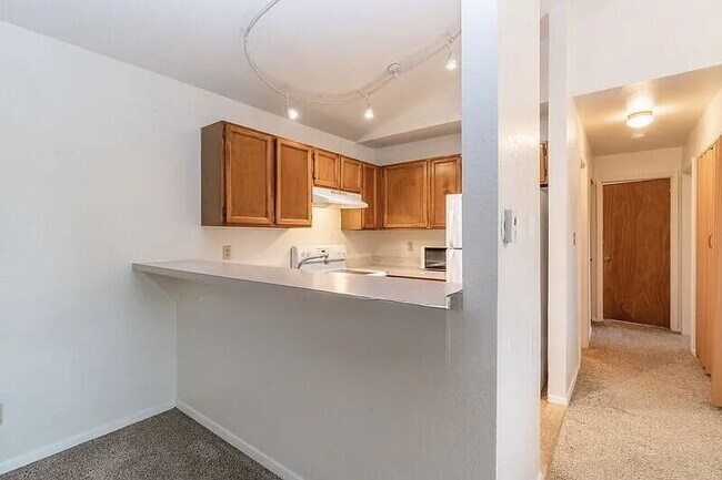 Building Photo - "Charming 2-Bed, 2-Bath Apartment in Boulder – Spacious 920 Sq Ft Gem!"