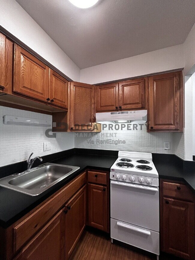 Building Photo - 4020 Lindell Blvd