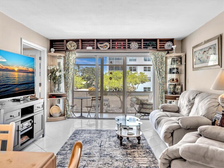 Building Photo - 3020 NE 16th Ave