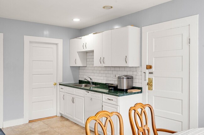 Building Photo - 20-22 Highview St