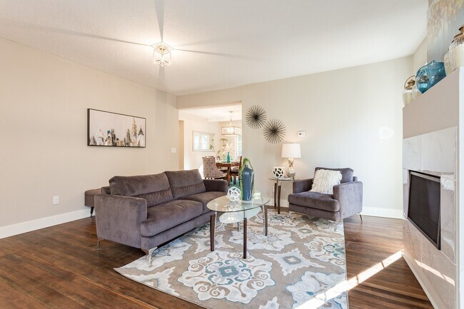 Building Photo - Gorgeous Lake Oswego Remodeled Cottage