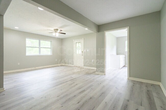 Building Photo - 9196 White Oak Dr