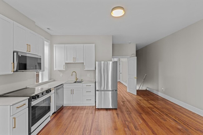 Building Photo - 3518 Iowa Ave