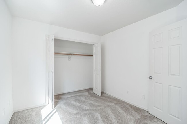 Building Photo - 1050 SE Alika Ave