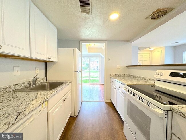 Building Photo - 9671 Hagel Cir