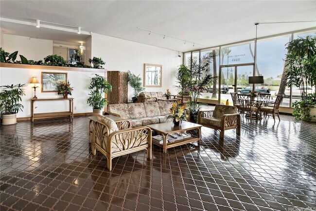Building Photo - 2345 Ala Wai Blvd