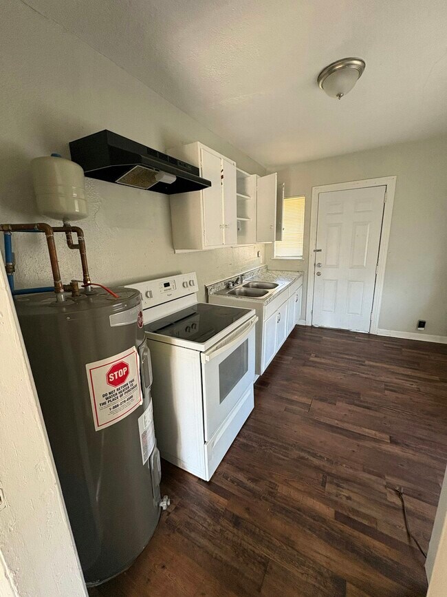 Building Photo - 5714 Court M Ct