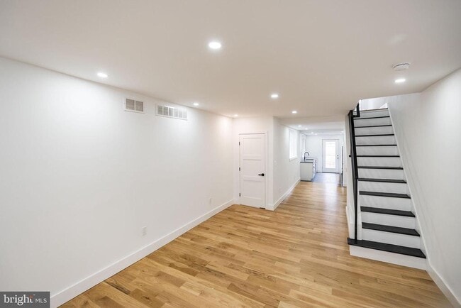 Building Photo - 2009 E Cumberland St