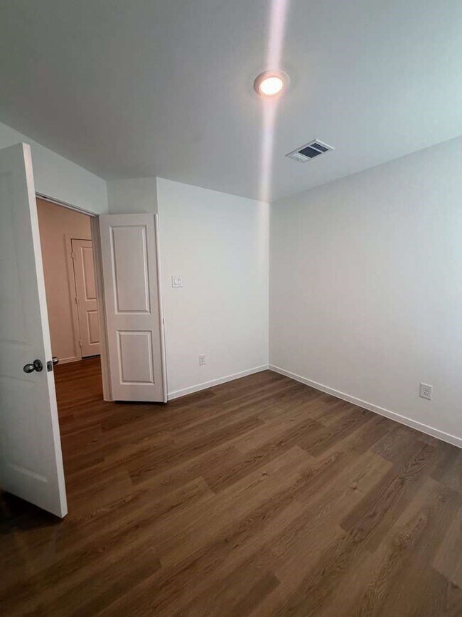 Building Photo - 9042 Shady Cabana Wy