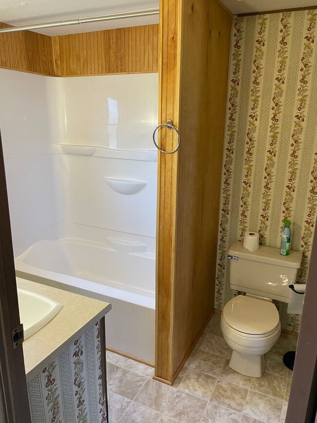 Building Photo - 3 BED, 1.5 BATH MOBILE HOME