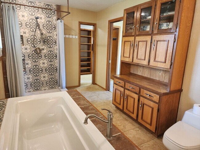 Building Photo - 516 Diamondhead Dr