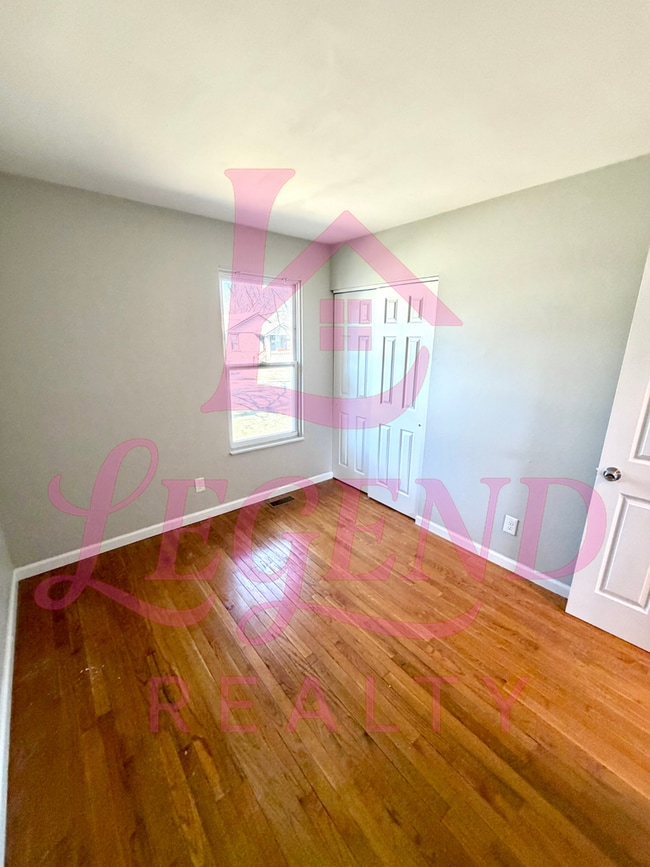 Building Photo - Spacious 4-Bedroom Home with Private Primary Suite & Hardwood Floors!