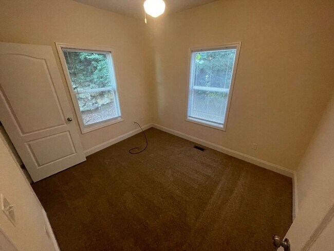 Building Photo - PRE-LEASING FOR AUGUST 2026!