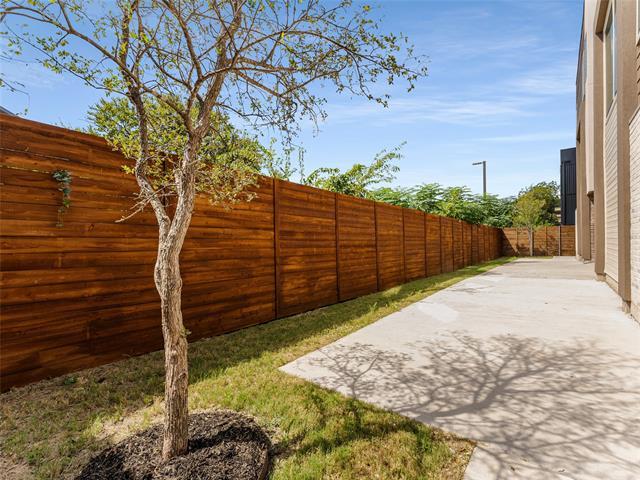 Building Photo - 2015 N Prairie Ave