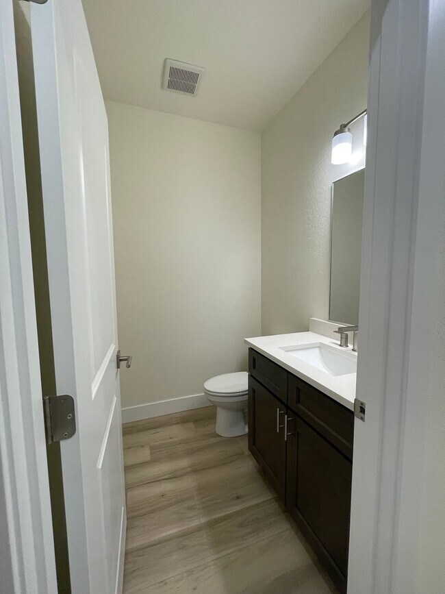 Building Photo - 410 4th St