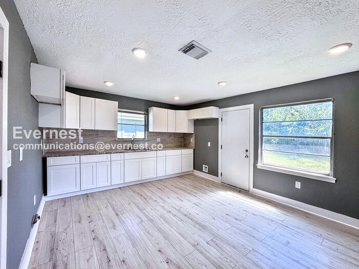 Building Photo - 413 Brown Dr