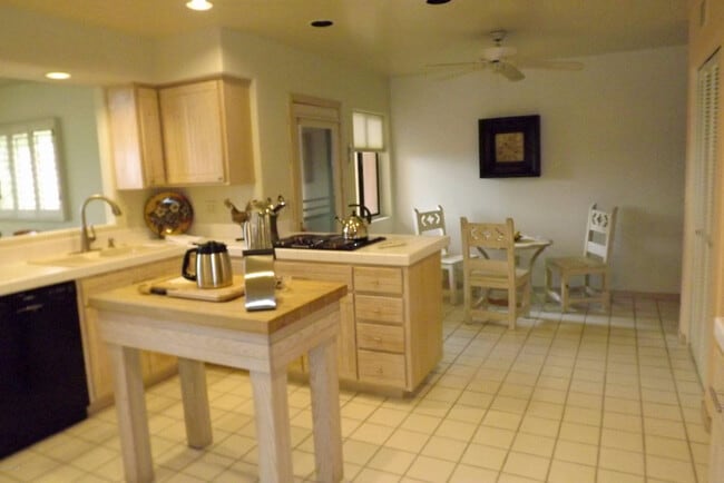 Building Photo - 13227 N Mimosa Dr