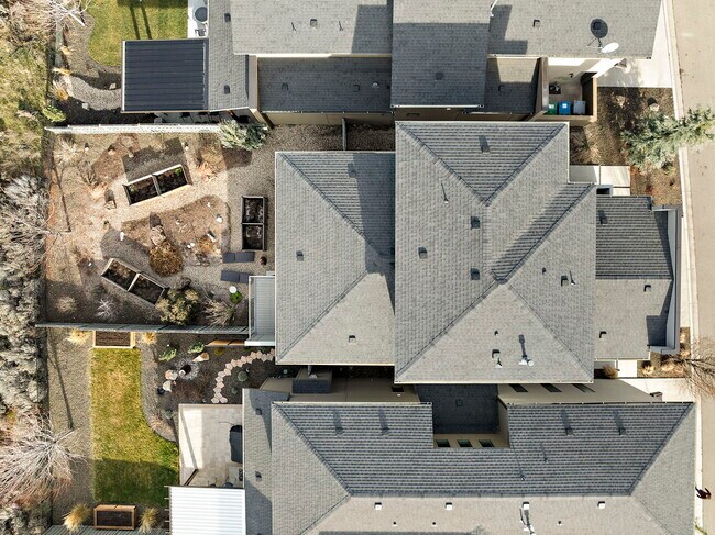 Building Photo - 6777 E Warm Springs Ave