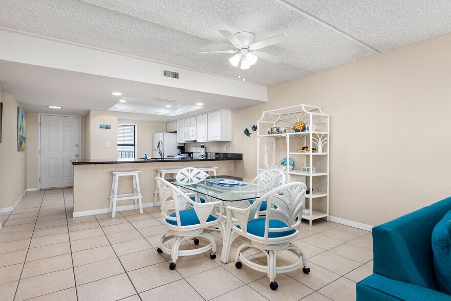 Building Photo - 404 Padre Blvd