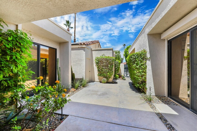 Building Photo - 829 Inverness Dr