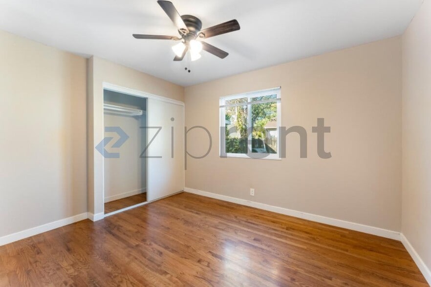 Building Photo - Unit