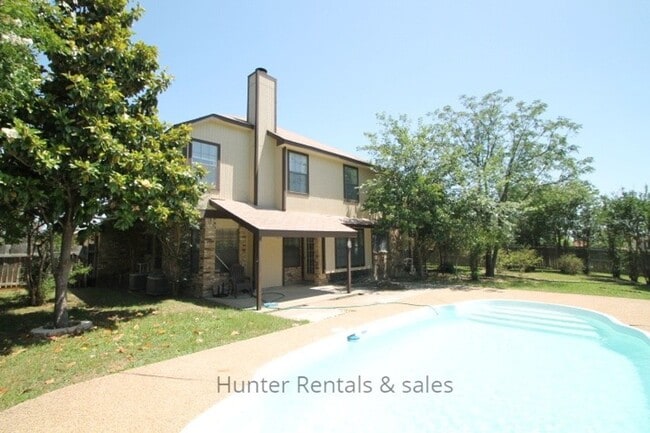 Building Photo - 300 Sioux Cir