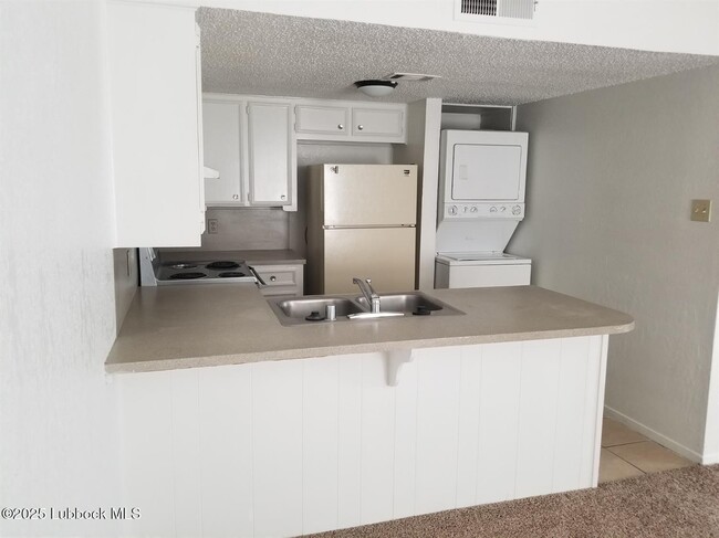 Building Photo - 8601 Memphis Dr