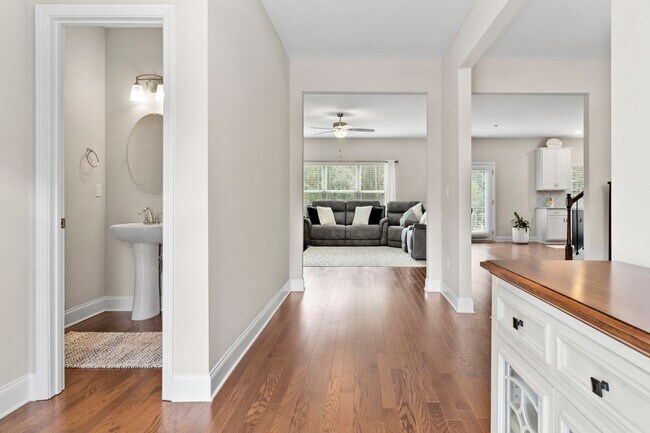 Building Photo - 6508 Satjanon Dr