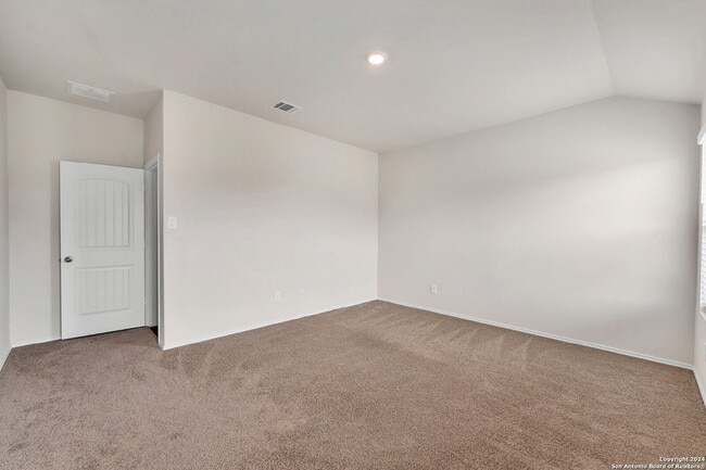 Building Photo - 140 Fireoak Dr